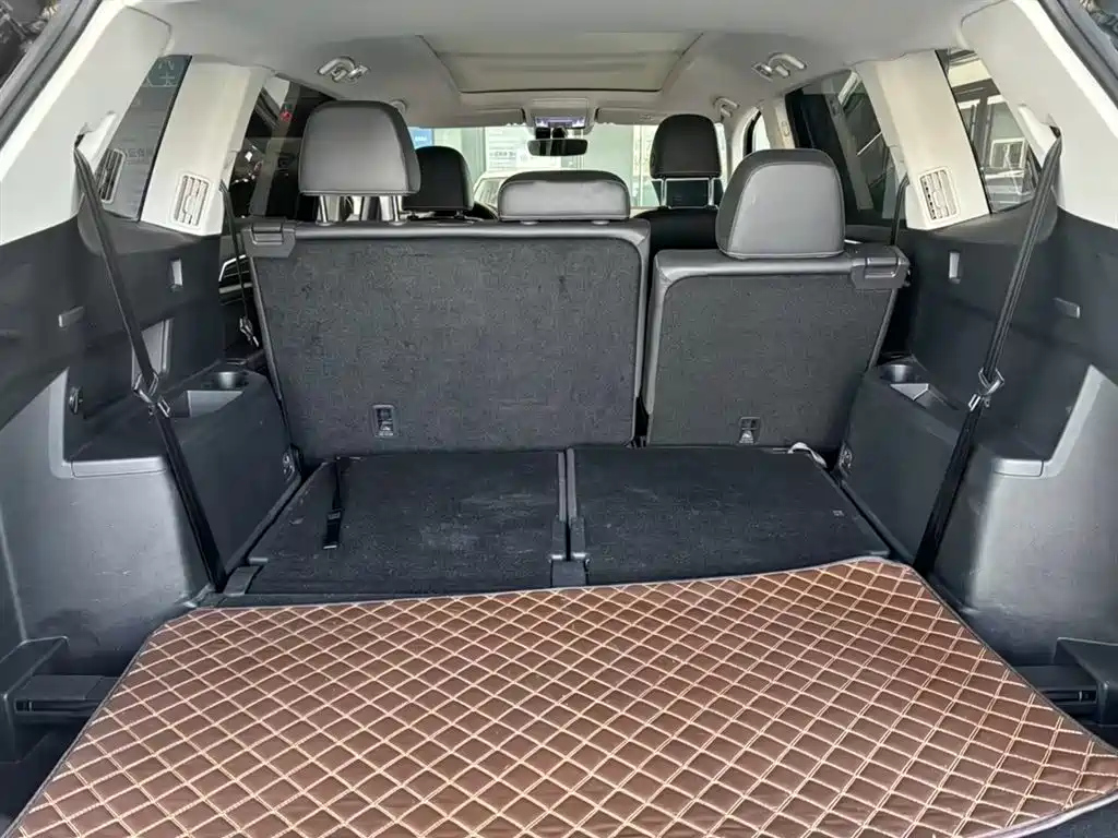 VOLKSWAGEN TOURAN 2021