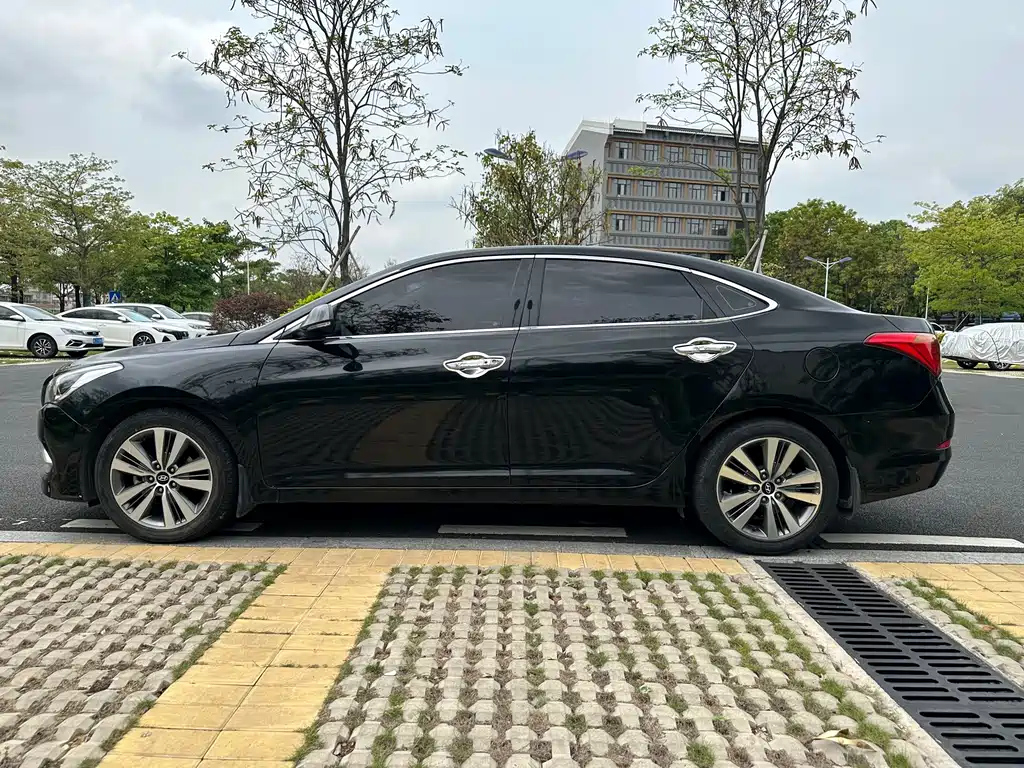HYUNDAI MISTRA 2016