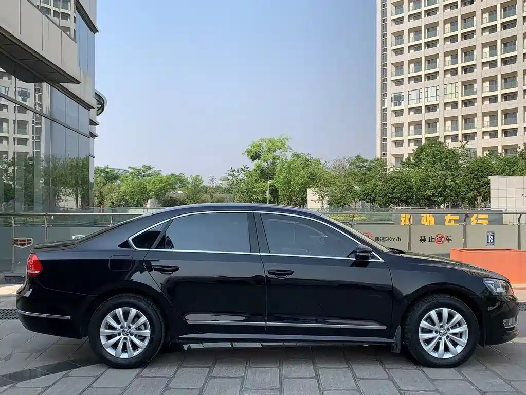 VOLKSWAGEN PASSAT 2016