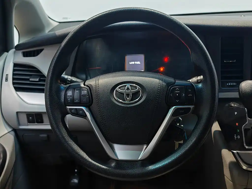 TOYOTA SIENNA 2018