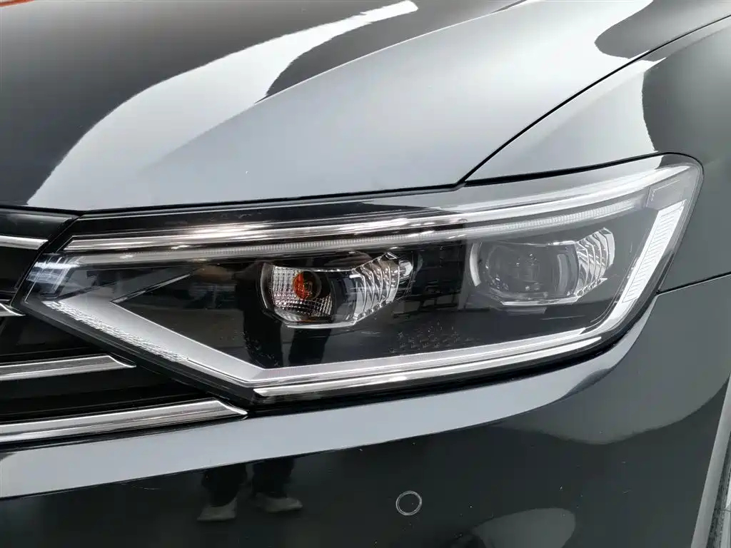 VOLKSWAGEN MAGOTAN 2020