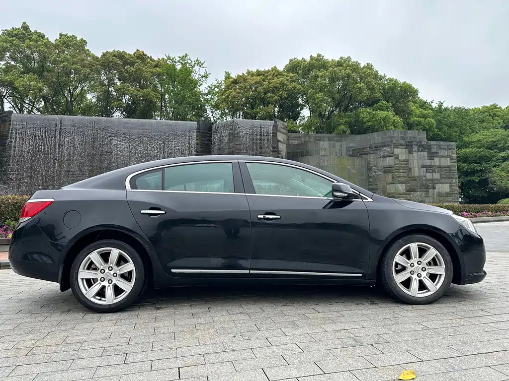 BUICK LACROSSE 2012