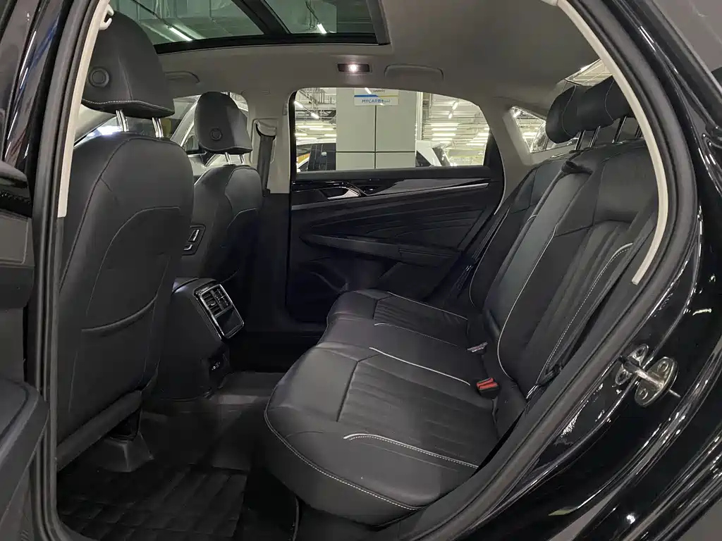 VOLKSWAGEN PASSAT 2022