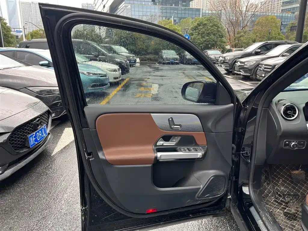 MERCEDES BENZ GLB 2023