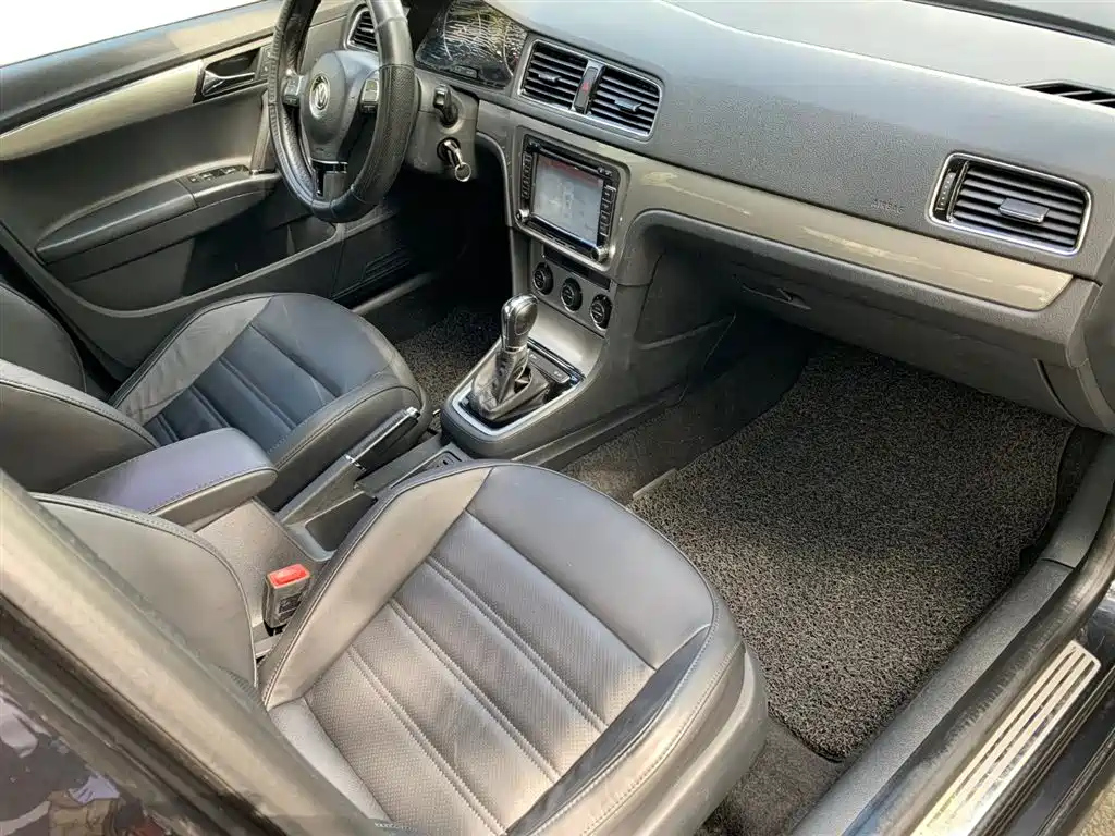 VOLKSWAGEN LAVIDA 2013