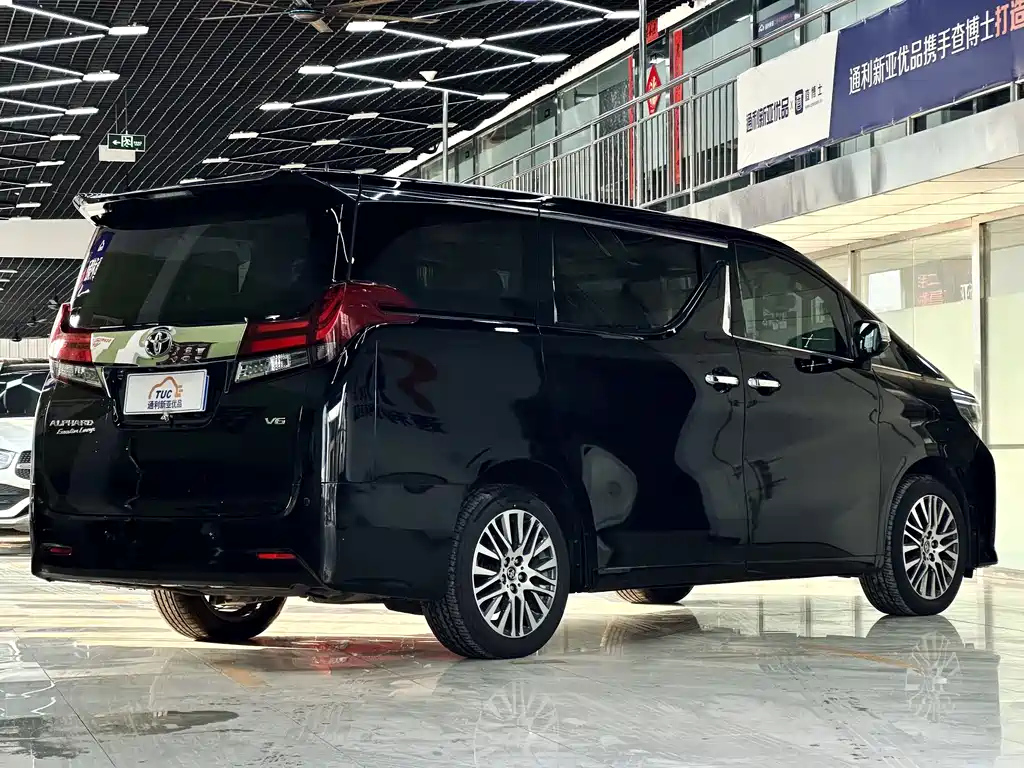 TOYOTA ALPHARD 2018