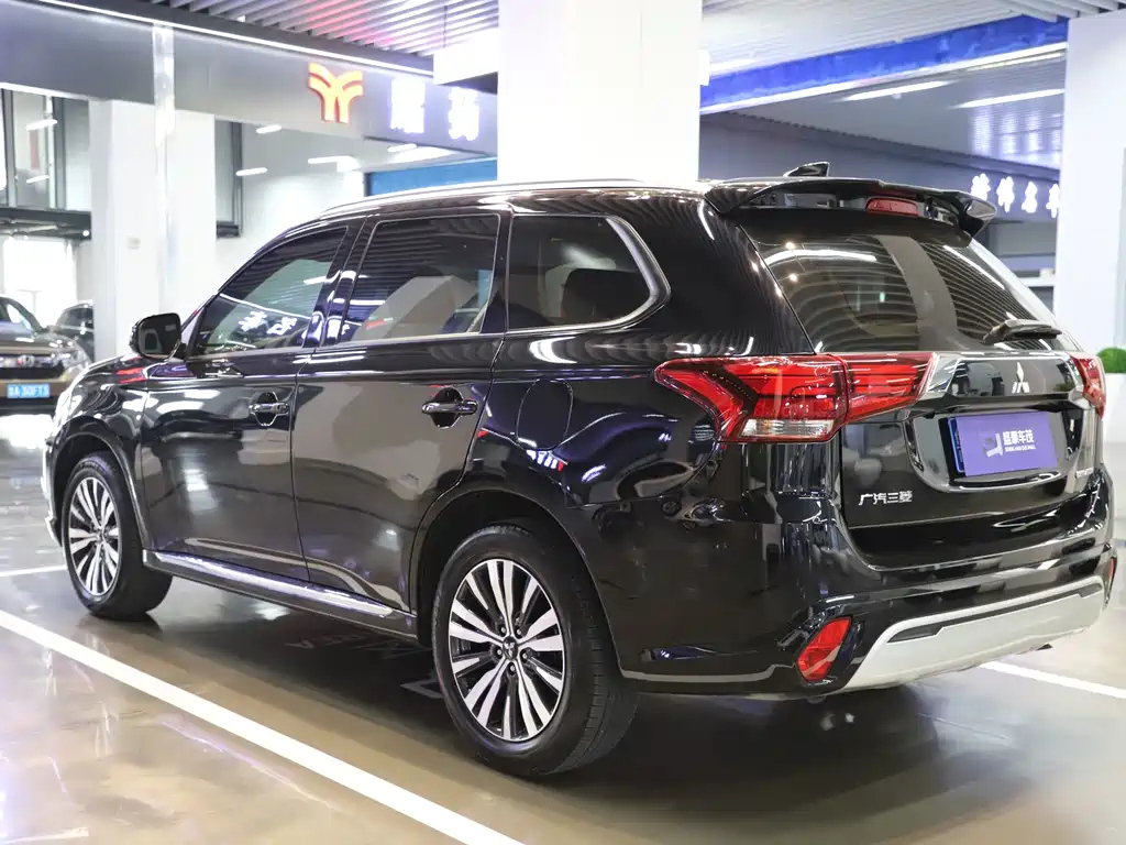MITSUBISHI OUTLANDER 2023