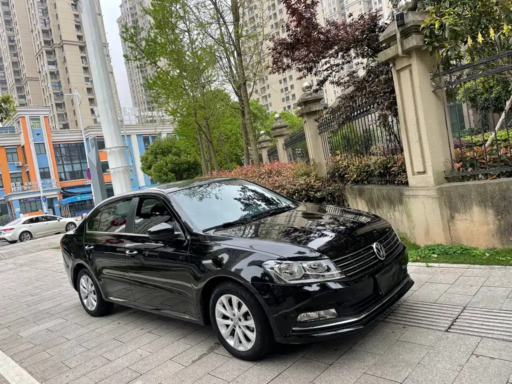 VOLKSWAGEN LAVIDA 2016