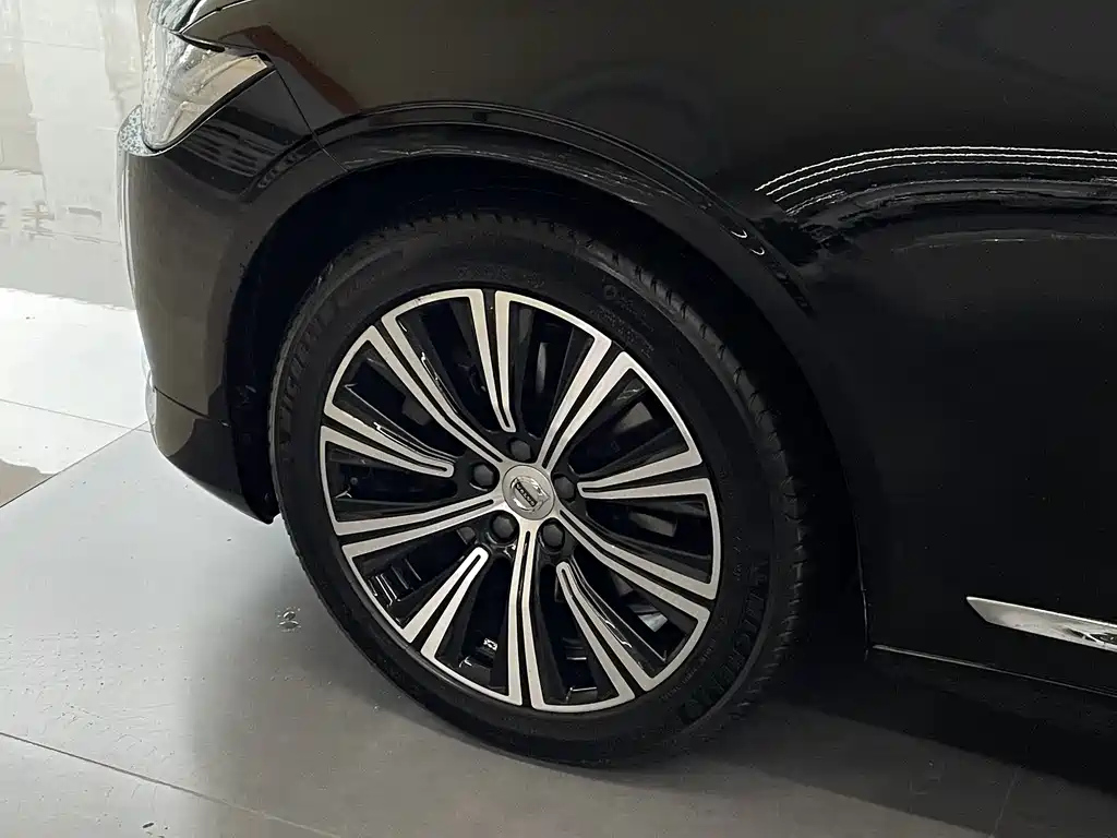 VOLVO S90 2021
