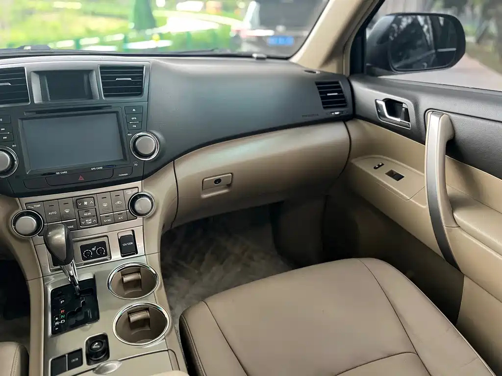 TOYOTA HIGHLANDER 2012