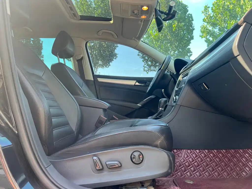 VOLKSWAGEN PASSAT 2015