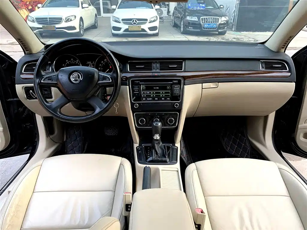 SKODA SUPERB 2013