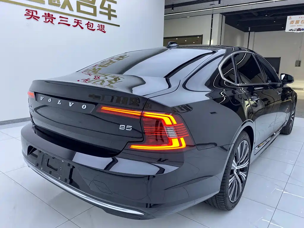 VOLVO S90 2023