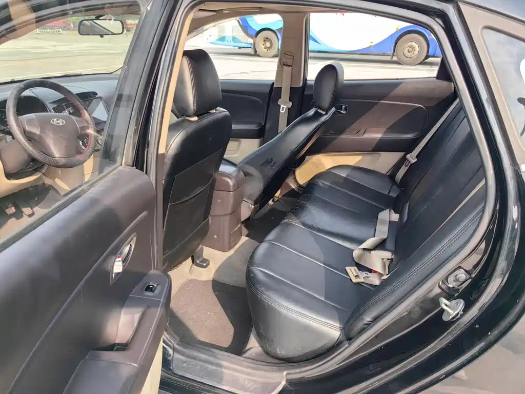 HYUNDAI CELESTA 2011