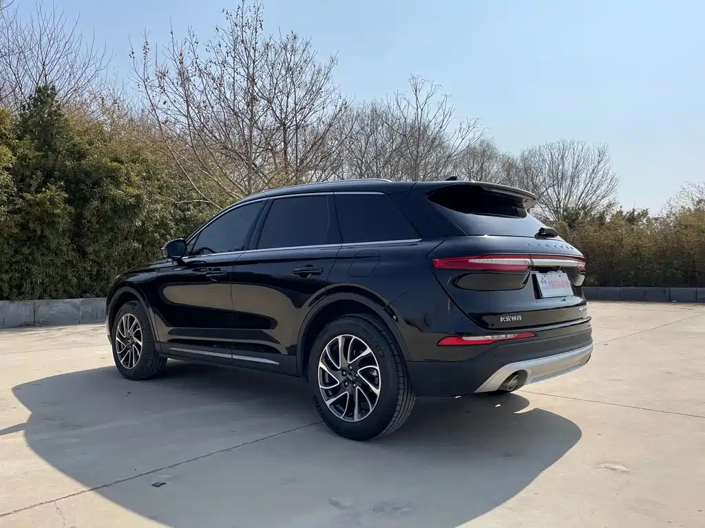 LINCOLN ADVENTURER 2022