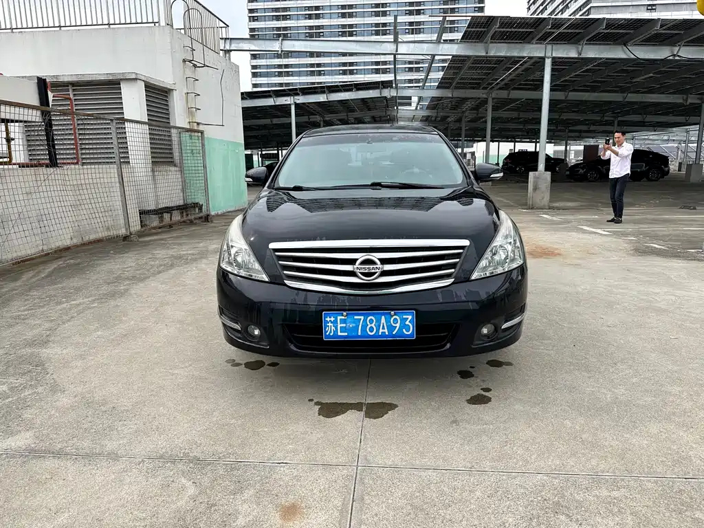 NISSAN TEANA 2010