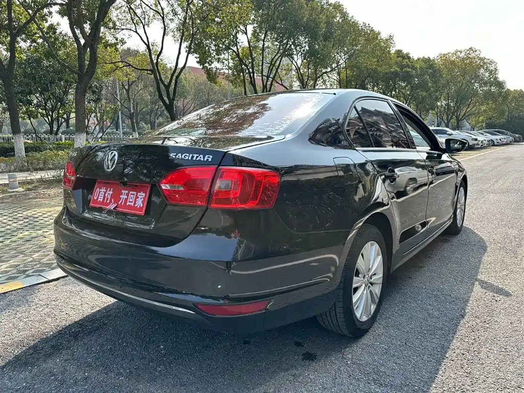 VOLKSWAGEN SAGITAR 2014