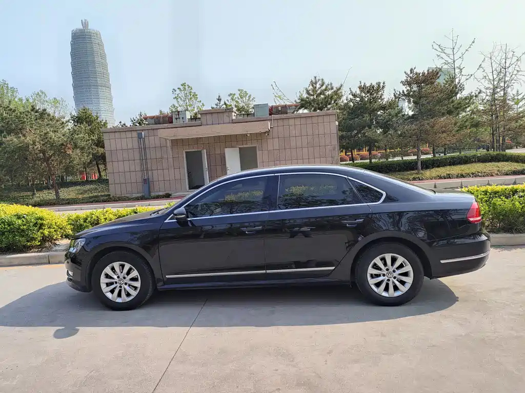 VOLKSWAGEN PASSAT 2015