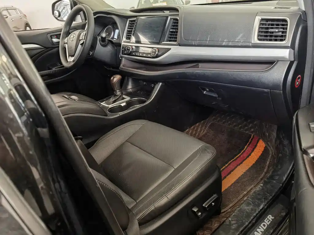TOYOTA HIGHLANDER 2017
