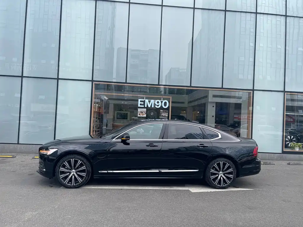 VOLVO S90 2023