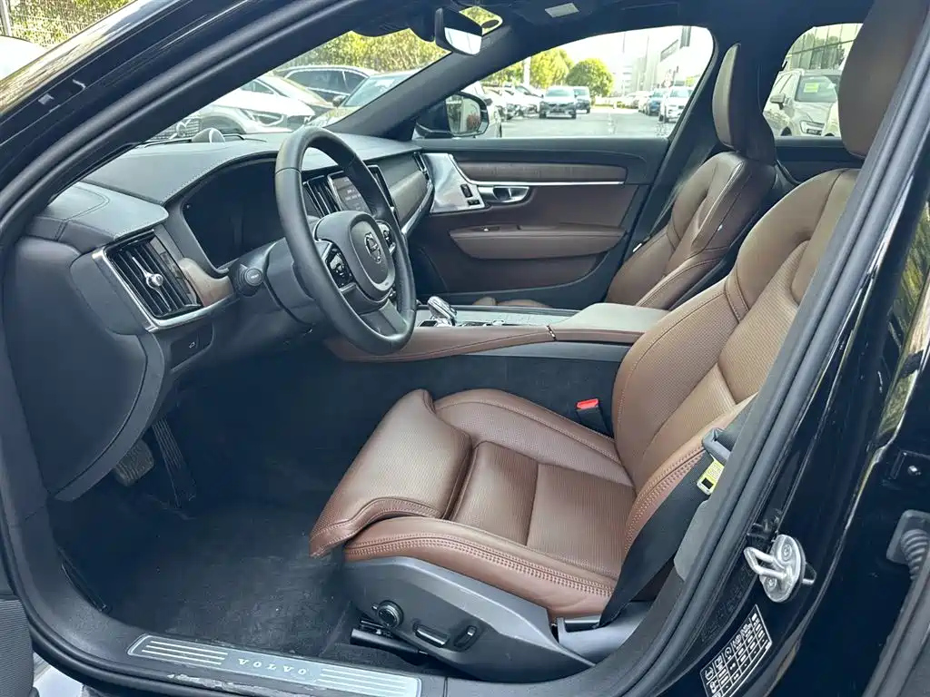 VOLVO S90 2023