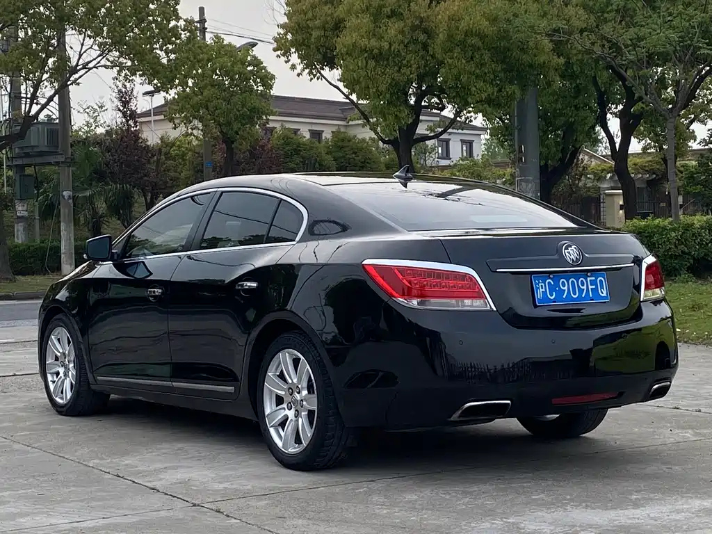 BUICK LACROSSE 2011