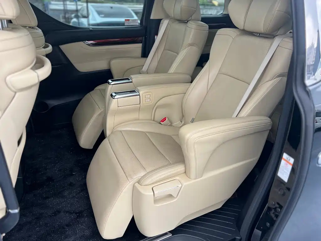 TOYOTA ALPHARD 2017