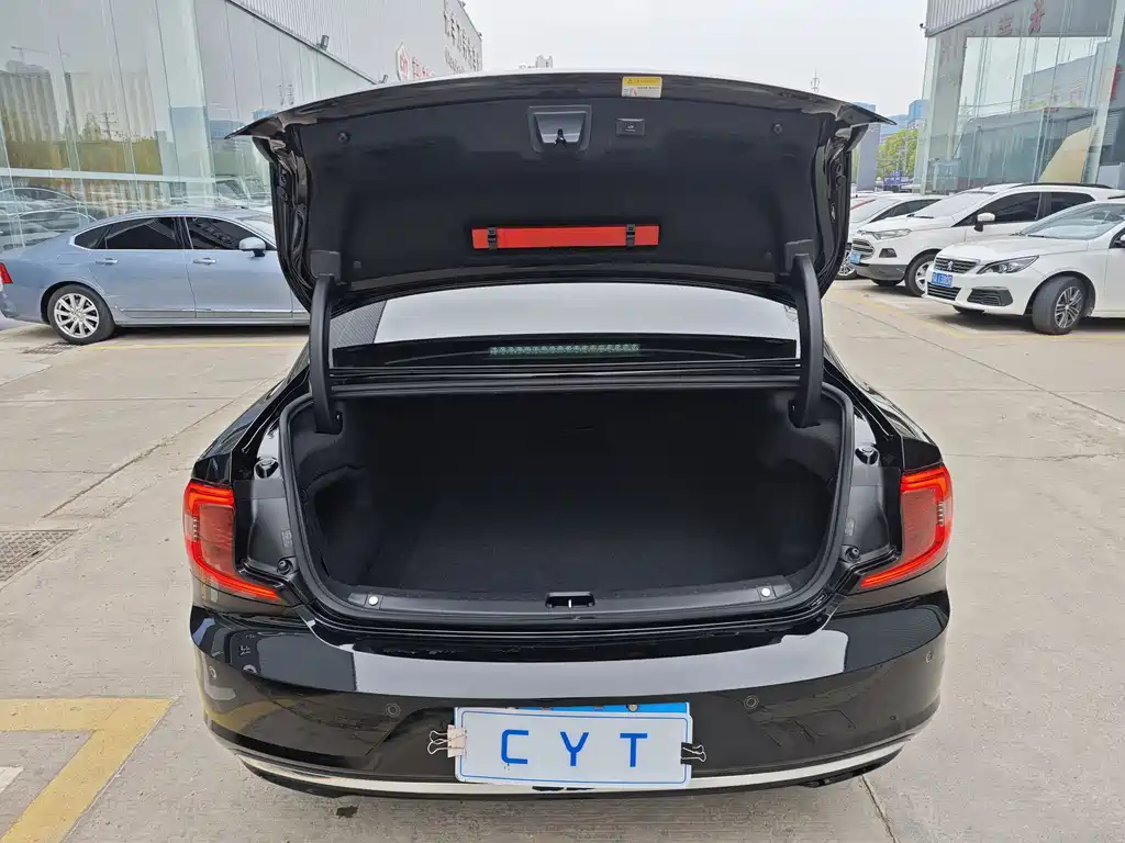 VOLVO S90 2022