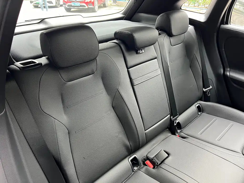 MERCEDES BENZ GLA 2024