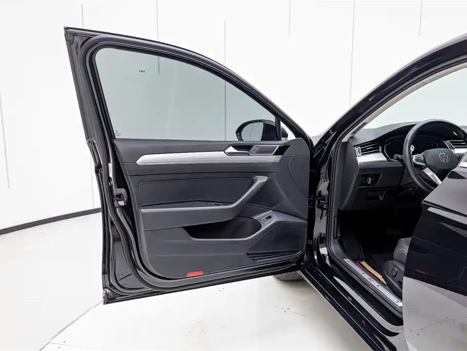 VOLKSWAGEN MAGOTAN 2021