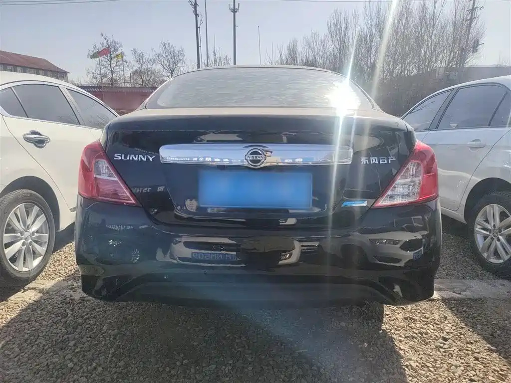 NISSAN SUNNY 2015