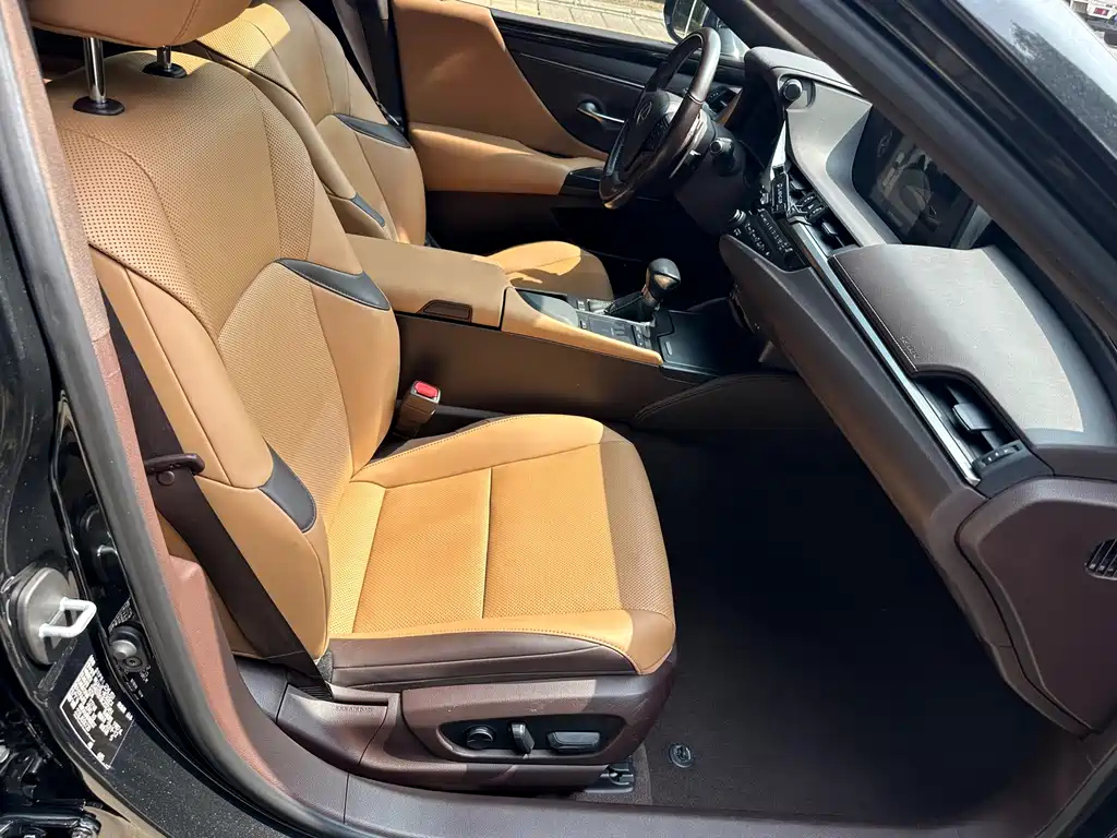 LEXUS ES 2020