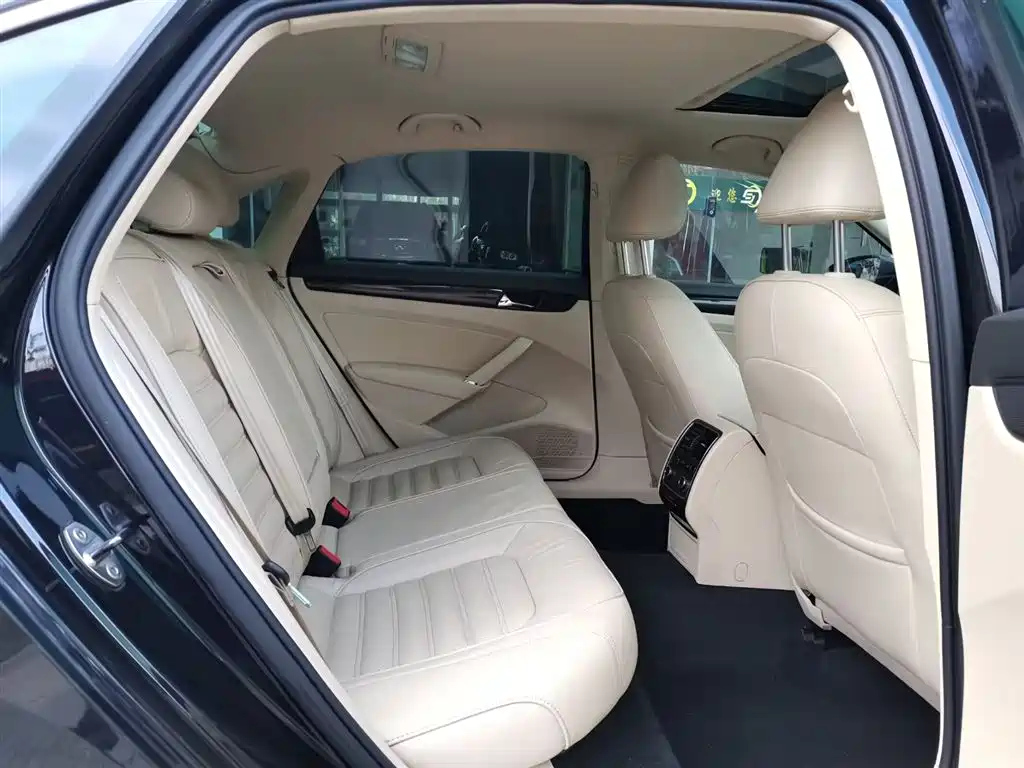 VOLKSWAGEN PASSAT 2014