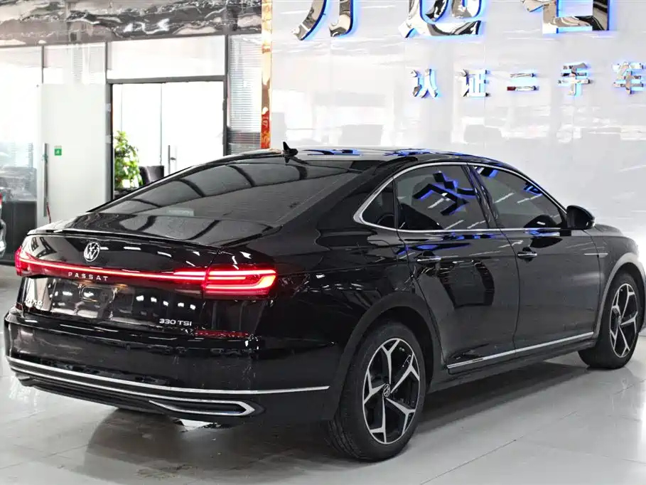 VOLKSWAGEN PASSAT 2022
