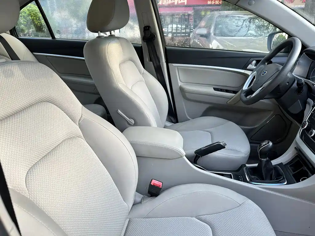 GEELY AUTO EMGRAND 2015
