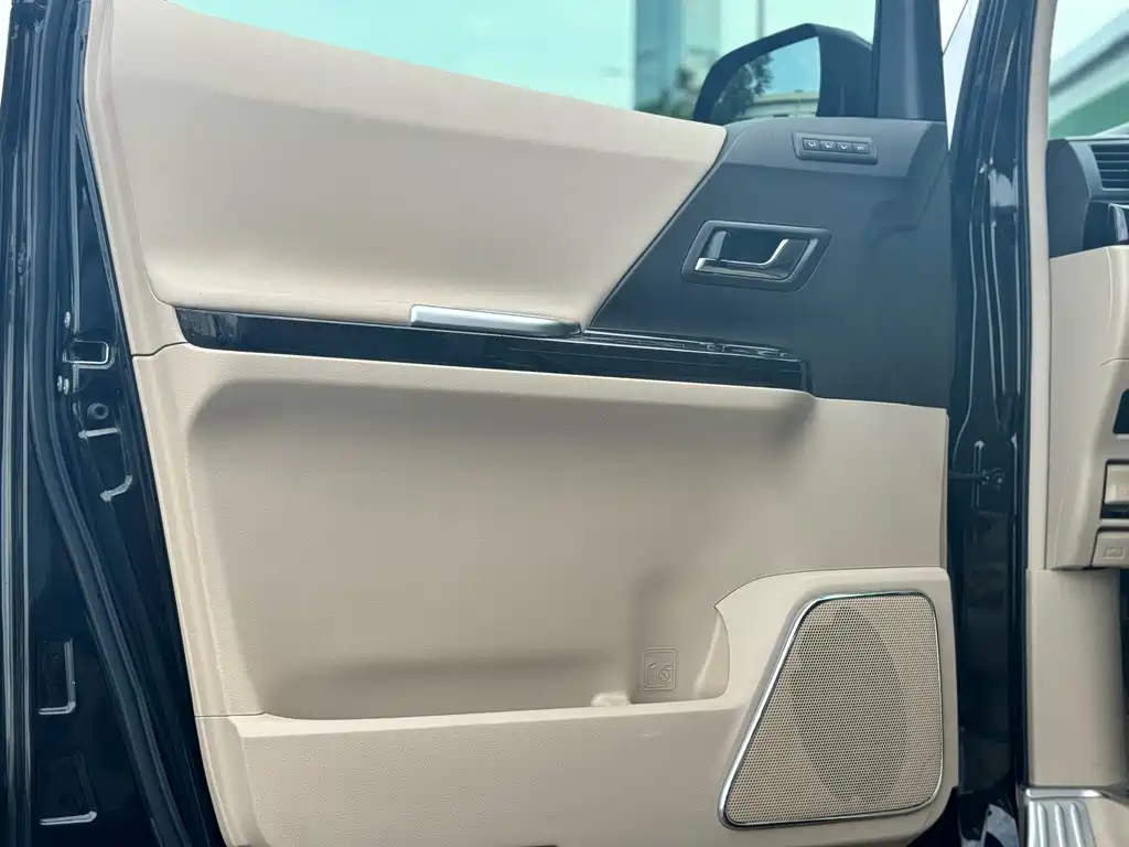TOYOTA ALPHARD 2013
