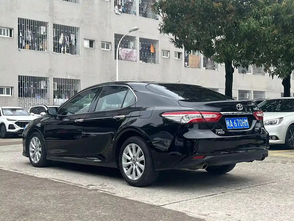 TOYOTA CAMRY 2019