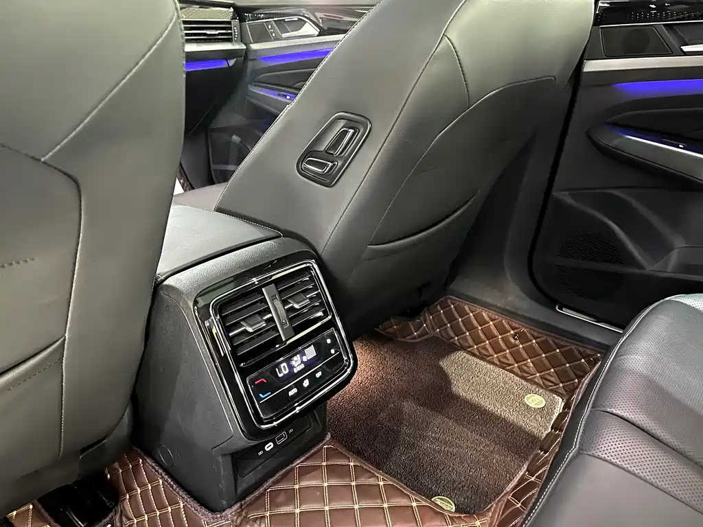 VOLKSWAGEN PASSAT 2023