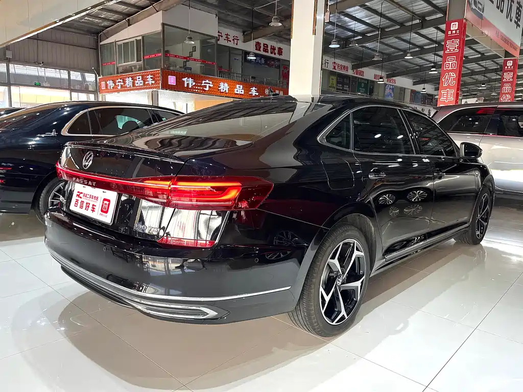 VOLKSWAGEN PASSAT 2023