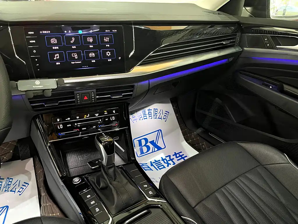 VOLKSWAGEN PASSAT 2023