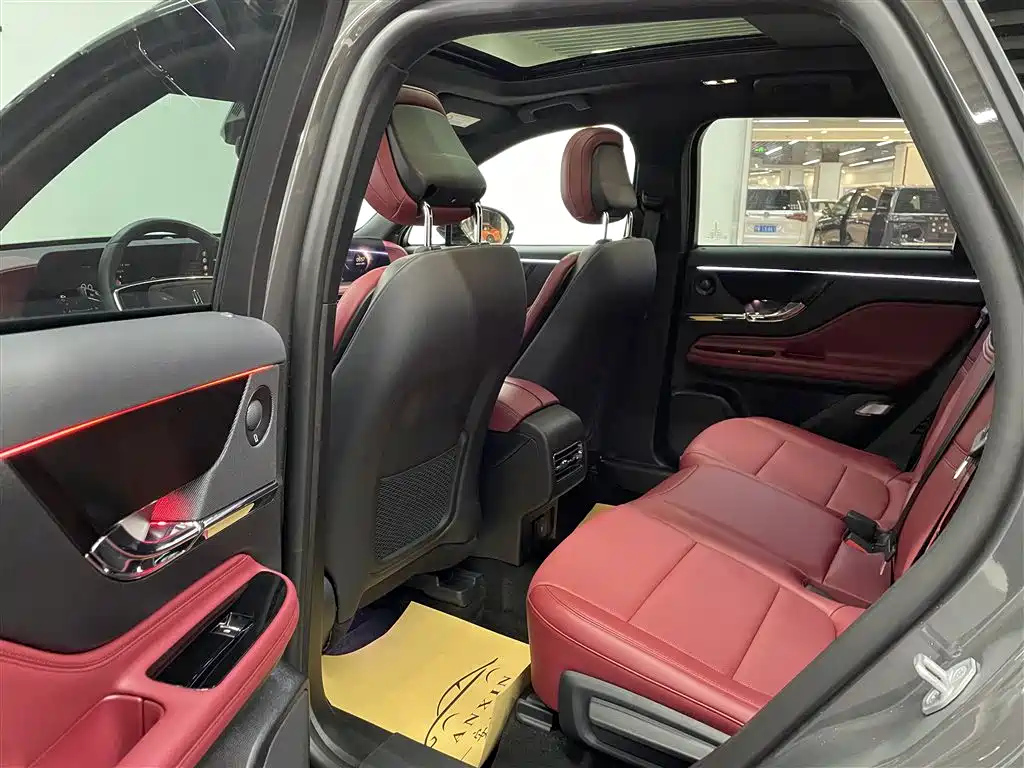 LINCOLN ADVENTURER 2023