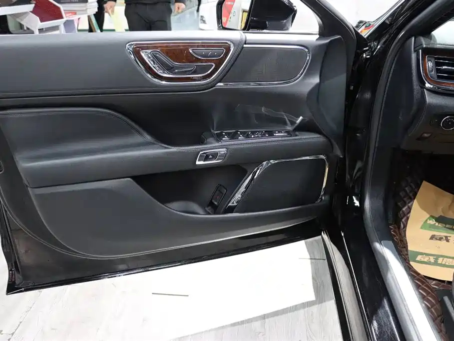 LINCOLN CONTINENTAL 2019