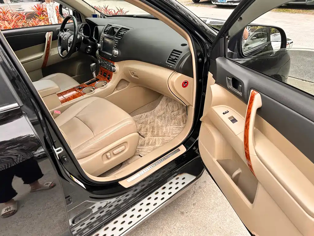 TOYOTA HIGHLANDER 2013