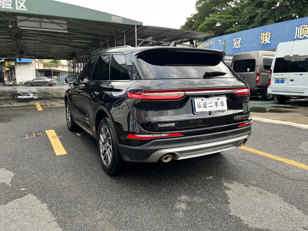 LINCOLN ADVENTURER 2020