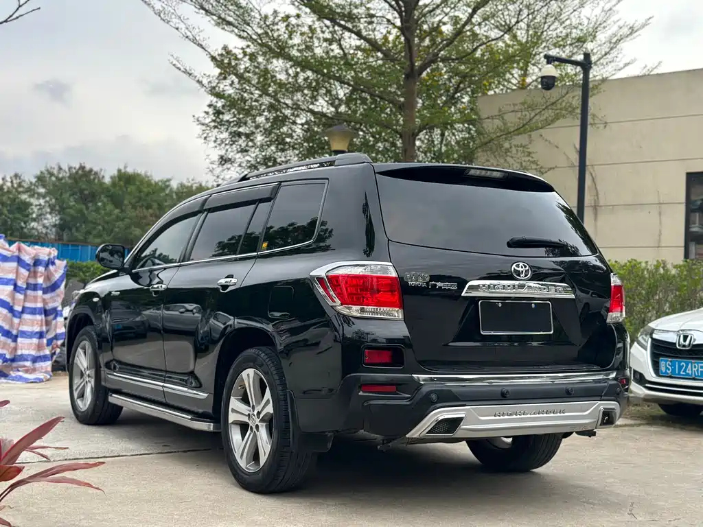 TOYOTA HIGHLANDER 2013