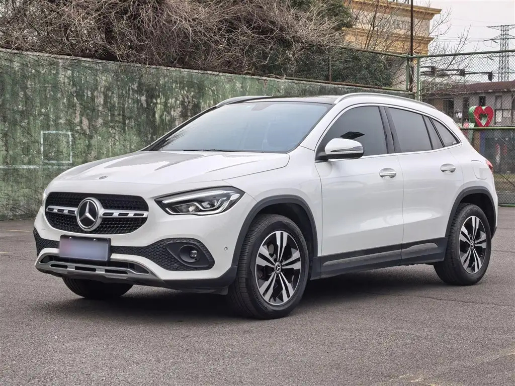 MERCEDES BENZ GLA 2020