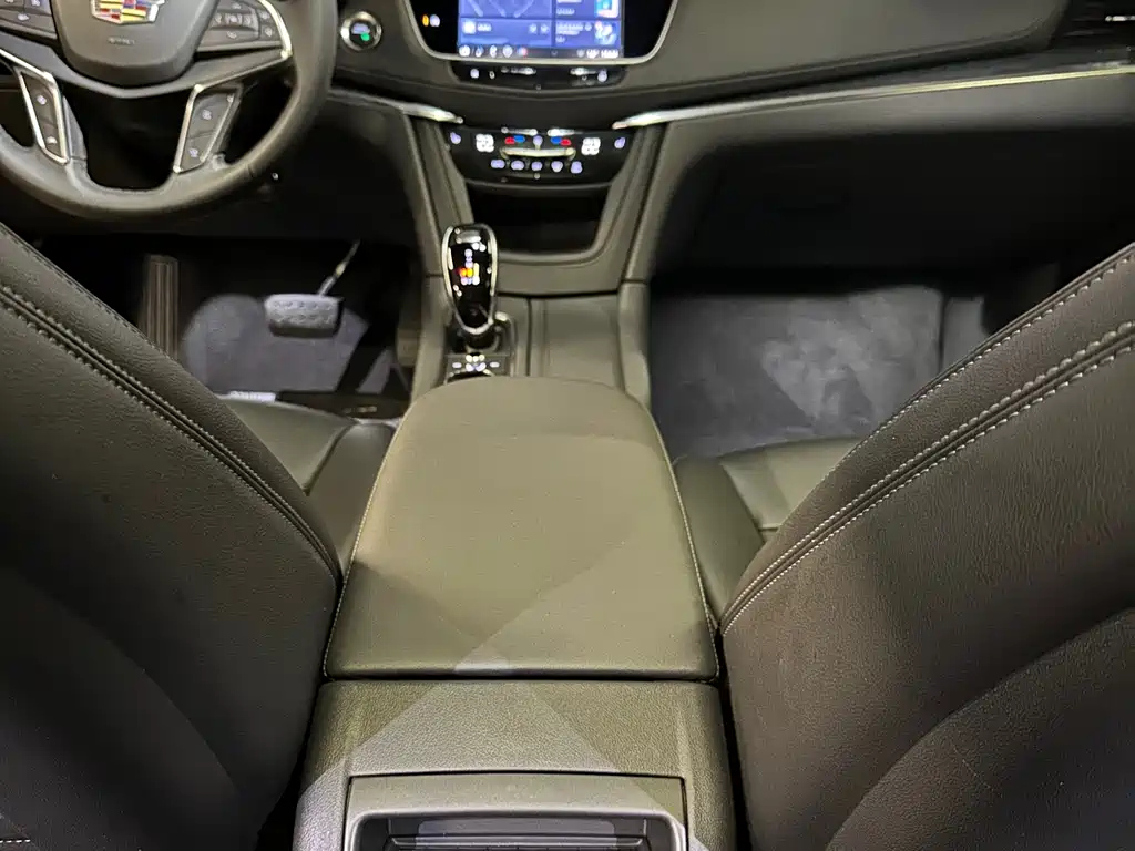 CADILLAC XT5 2022
