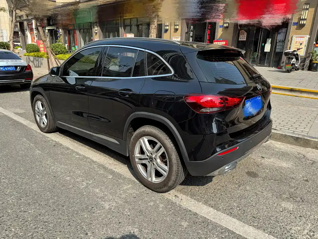 MERCEDES BENZ GLA 2021