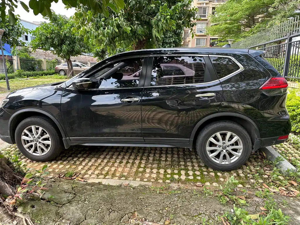 NISSAN X-TRAIL 2018