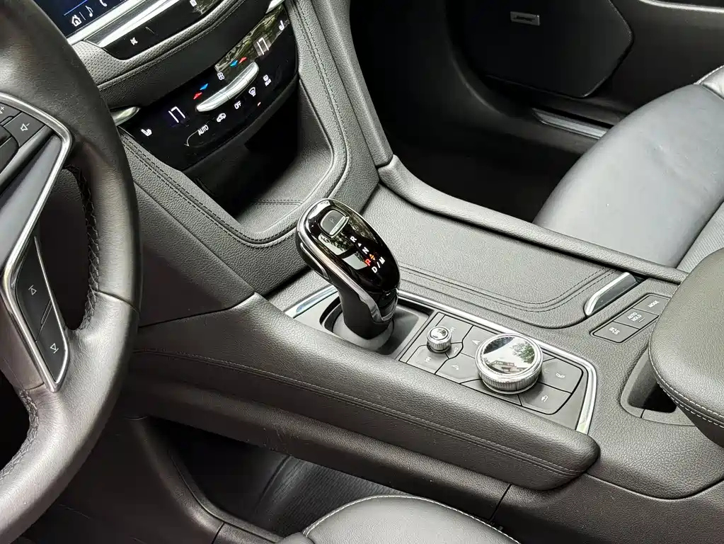 CADILLAC XT5 2023